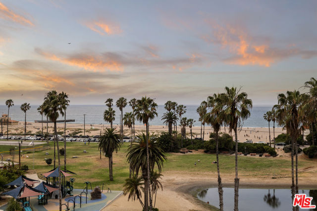 6624 Vista Del Mar, Playa del Rey CA: https://media.crmls.org/mediaz/b95461f2-2b77-4157-ada2-abe620231613.jpg