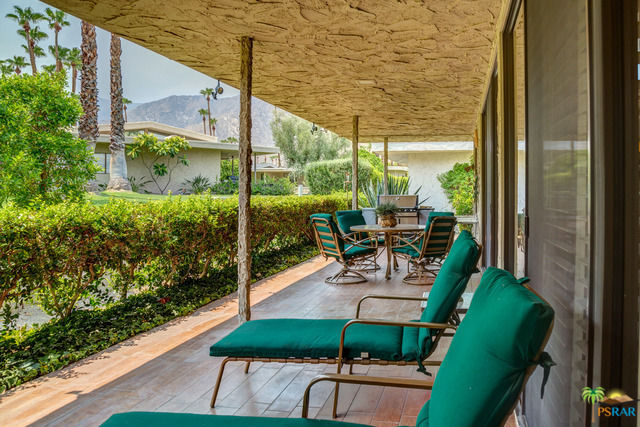 1597 E Sierra Way, Palm Springs CA: https://media.crmls.org/mediaz/b95553fa-2928-4cae-97b6-310aaf7eb073.jpg