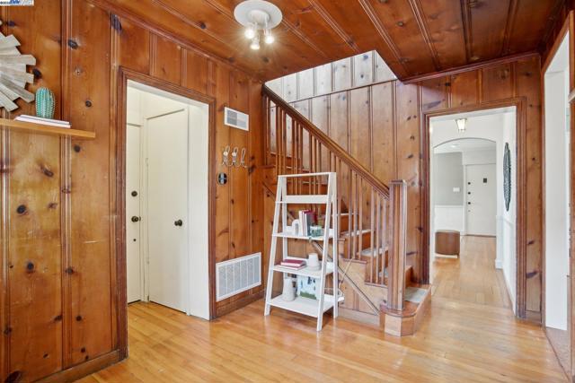 400 Paloma Ave, Pacifica CA: https://media.crmls.org/mediaz/b955e17d-15ea-4ef4-af59-5ce48d0702ee.jpg