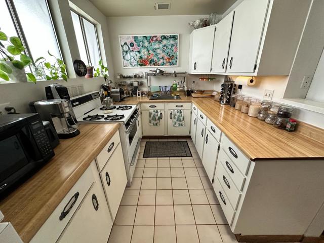 2145 Park Boulevard, Palo Alto CA: https://media.crmls.org/mediaz/b956658a-ea92-446d-9532-260891a9ba87.jpg