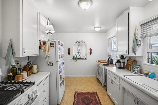 1228 Grand Ave, San Diego CA: https://media.crmls.org/mediaz/b956a23d-3de3-494b-836b-0f92f41a2e26.jpg
