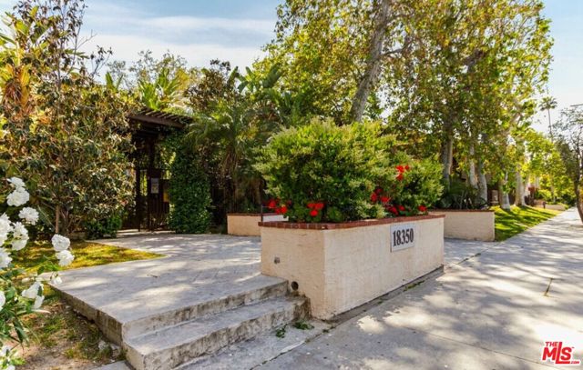 18350 Hatteras Street, Tarzana CA: https://media.crmls.org/mediaz/b9571bf2-8cde-438f-bcb2-f322f2565a15.jpg