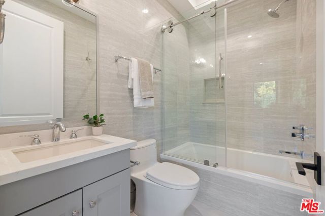 4351 Vanalden Avenue, Tarzana CA: https://media.crmls.org/mediaz/b9576e06-2fbf-4373-aff6-3126a31f36f4.jpg