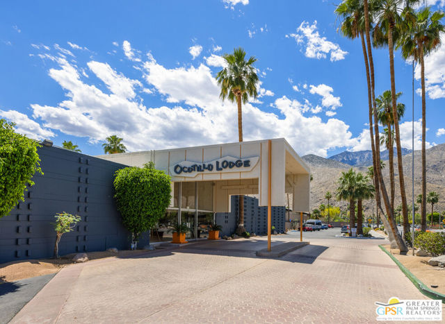 1111 E Palm Canyon Drive, Palm Springs CA: https://media.crmls.org/mediaz/b957851e-fc23-4eb3-8029-f48c7dbc8d35.jpg