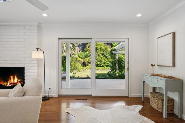 290 Bolla Ave, Alamo CA: https://media.crmls.org/mediaz/b957cc40-bf52-4bbe-a6a5-29fd510b5fd8.jpg