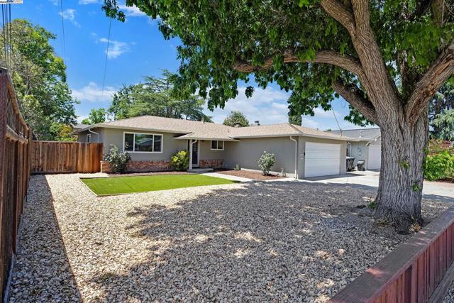 677 Wall St, Livermore CA: https://media.crmls.org/mediaz/b958653a-db76-4cef-8859-7d2f35d24a72.jpg