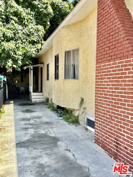 709 49th Street, Los Angeles, California 90011, ,Multi-Family,For Sale,49th,24367197