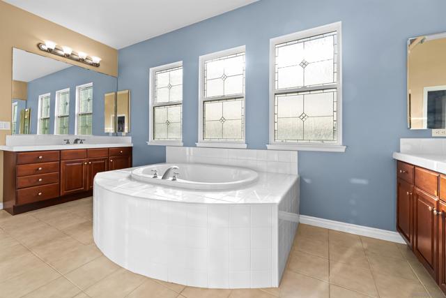 2157 Hidden Springs Dr, El Cajon CA: https://media.crmls.org/mediaz/b95922fb-02d0-4577-995d-bc3f1c9e567e.jpg