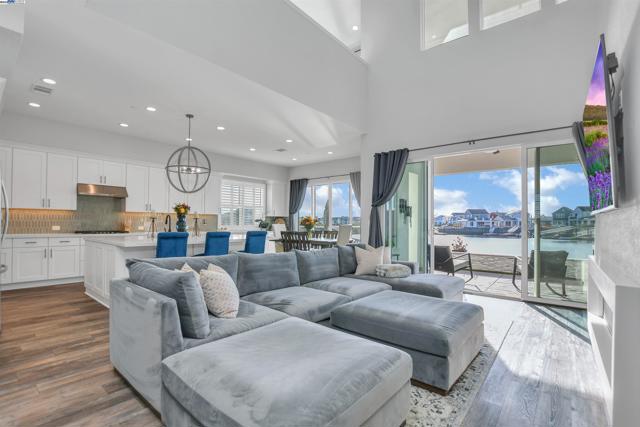 30 Grey Whale Pl, Bethel Island CA: https://media.crmls.org/mediaz/b95923f2-bd33-43dd-9db0-5037b8ef8b7d.jpg