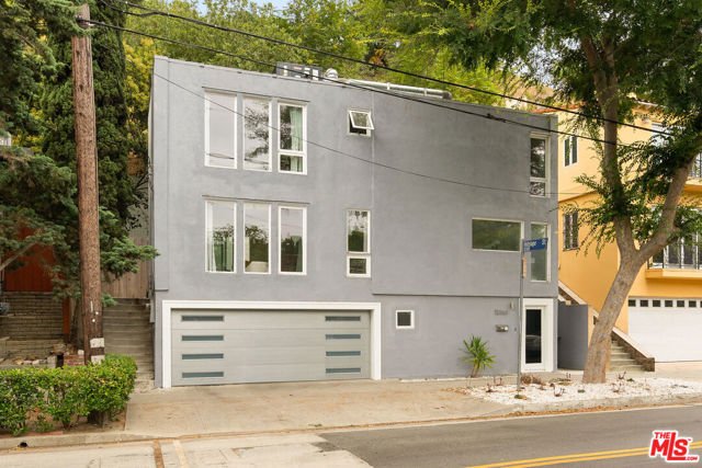 12366 Laurel Terrace Drive, Studio City CA: https://media.crmls.org/mediaz/b9598961-75d0-4501-9436-3a321900b169.jpg