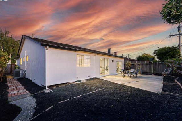 4349 La Cosa Ave, Fremont CA: https://media.crmls.org/mediaz/b959a649-58b4-4c2e-ba9b-f602f2bf3012.jpg