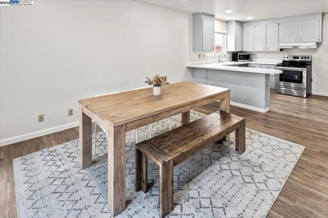 4105 Heyer Ave, Castro Valley CA: https://media.crmls.org/mediaz/b95adc17-38d7-4a3d-8eb0-2d89fae0e480.jpg