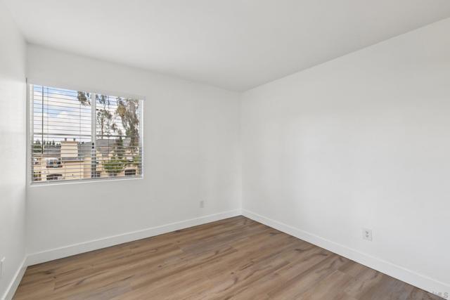 2077 Lakeridge Circle, Chula Vista CA: https://media.crmls.org/mediaz/b95af9c4-2789-49b2-a7a1-3c1797e25310.jpg