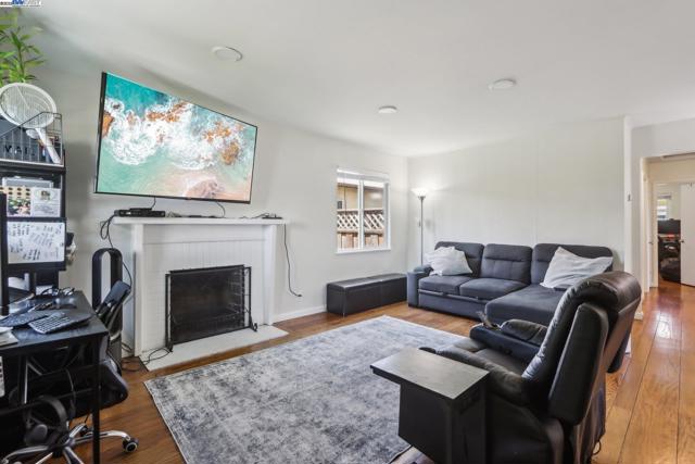 759 Bishop Ave, Hayward CA: https://media.crmls.org/mediaz/b95b01d3-0cbf-4bd2-bedd-c2b0b3250a13.jpg
