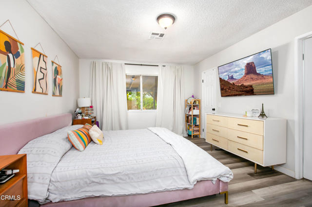 43063 Lemonwood Dr Drive, Lancaster CA: https://media.crmls.org/mediaz/b95b1e26-905d-4c02-9edd-75988195e571.jpg