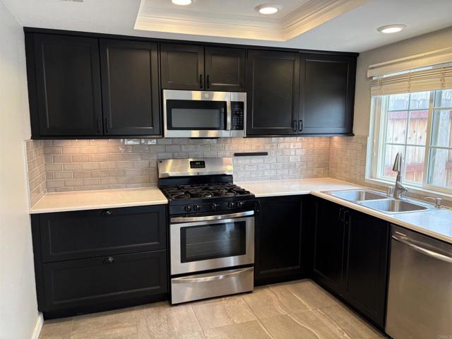 1004 Glenwood Way, Escondido CA: https://media.crmls.org/mediaz/b95b50cf-8407-4226-9372-4ba5caee2773.jpg