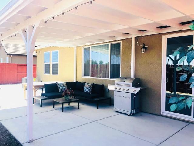 1630 Red Ribbons Lane, Manteca CA: https://media.crmls.org/mediaz/b95b7dfa-e60d-4833-b10a-630bf16034da.jpg