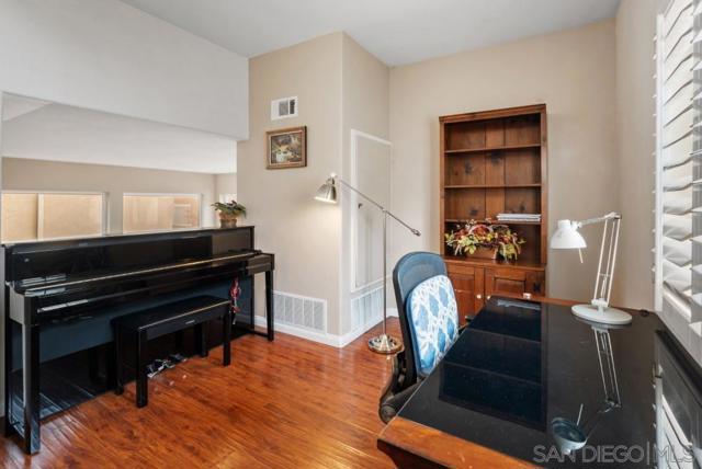 12674 Carmel Country Rd, San Diego CA: https://media.crmls.org/mediaz/b95c0e53-2246-46a2-b161-dbb884ac9aba.jpg