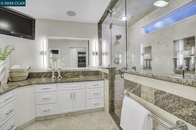 24 Crest Ct, Alamo CA: https://media.crmls.org/mediaz/b95c731f-c5f8-4bd0-9cf6-27601eb59522.jpg