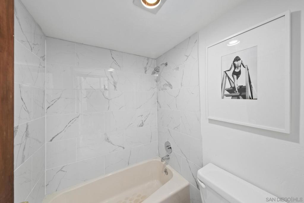 https://media.crmls.org/mediaz/b95cc155-2066-4a79-8404-57183b8be2b7.jpg?preset=X-Large