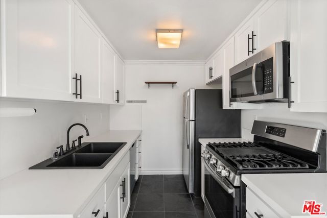 1125 Pico Boulevard, Santa Monica CA: https://media.crmls.org/mediaz/b95d2836-a34b-4c10-85af-633b3dd57c0f.jpg