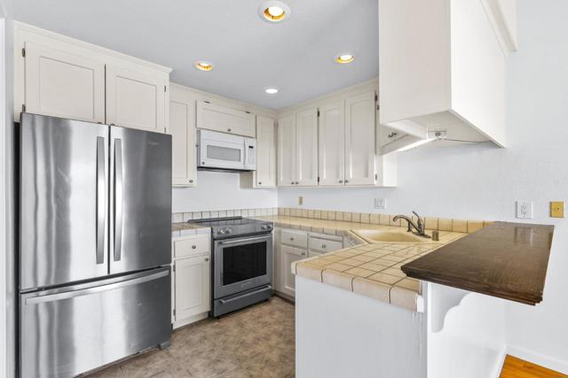 17 Carriage Lane, Scotts Valley CA: https://media.crmls.org/mediaz/b95d7431-d481-4e3c-9787-4b2a5c752f34.jpg
