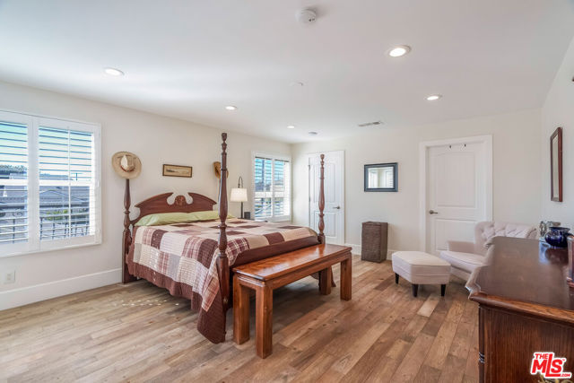 6411 W 85th Street, Los Angeles CA: https://media.crmls.org/mediaz/b95d95d7-d6ef-4358-99b7-c97fd56a6b5c.jpg