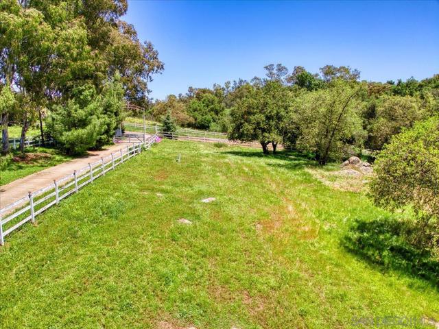 24903 Oakana Rd, Ramona CA: https://media.crmls.org/mediaz/b95db8dc-b6ce-40b1-ae05-c5c00f619ee6.jpg