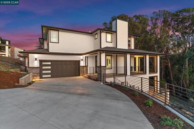 9 Turner Ct, Oakland CA: https://media.crmls.org/mediaz/b95dcb70-3b87-4bec-b081-1f546d694eb1.jpg