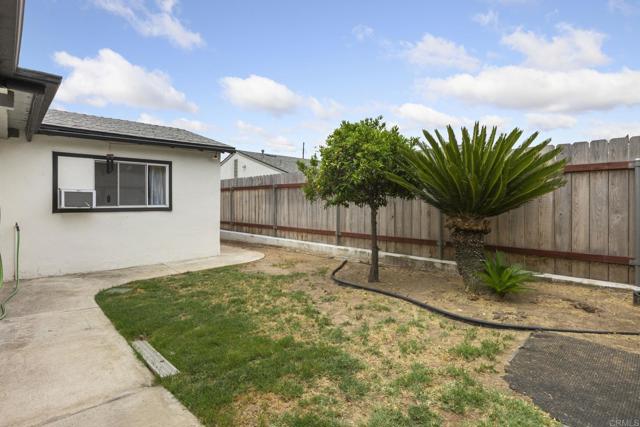 642 Carlsbad St., Spring Valley CA: https://media.crmls.org/mediaz/b95deb5a-be68-40c7-8095-bf6f593a6e2d.jpg