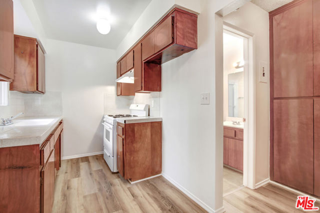 14108 Doty Avenue, Hawthorne CA: https://media.crmls.org/mediaz/b95e943e-0bf9-4b1e-a8a5-8dbffb92d34e.jpg