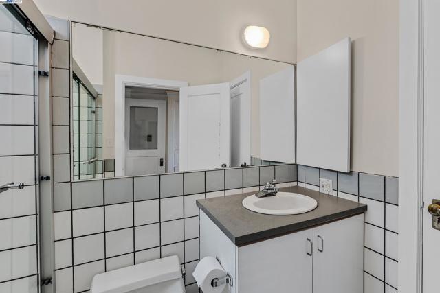 4134 Fulton St, San Francisco CA: https://media.crmls.org/mediaz/b95ef7c2-c401-42c2-95a3-f0bc7fc02b94.jpg