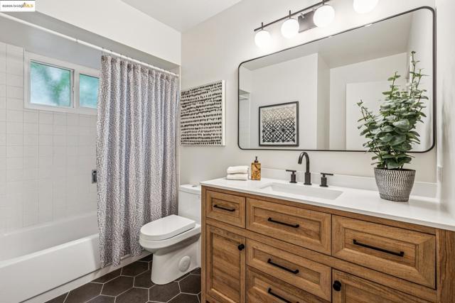 32 Pacer Pl., Walnut Creek CA: https://media.crmls.org/mediaz/b95f32c6-a608-4b0e-8a49-e5d1af5ea4d4.jpg