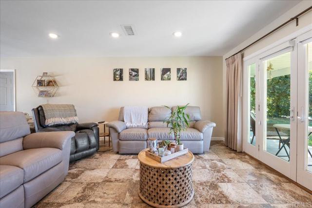 Detail Gallery Image 6 of 37 For 1247 Alessandro Ln, Vista,  CA 92084 - 4 Beds | 2 Baths