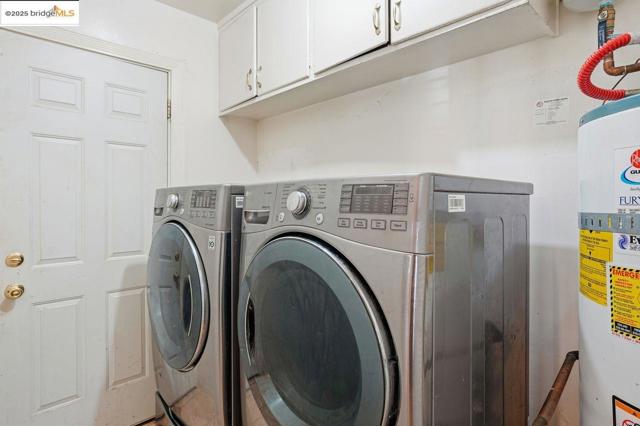 4116 Kentwood Ct, Oakland CA: https://media.crmls.org/mediaz/b96096a3-e0ce-43d9-a2b5-ac74e477a0b6.jpg