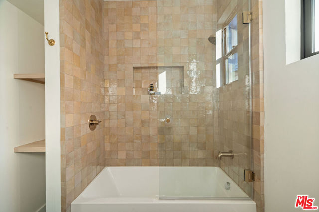 3923 Revere Avenue, Los Angeles CA: https://media.crmls.org/mediaz/b960ab1e-b072-4395-bdb2-e37f509d1dbc.jpg