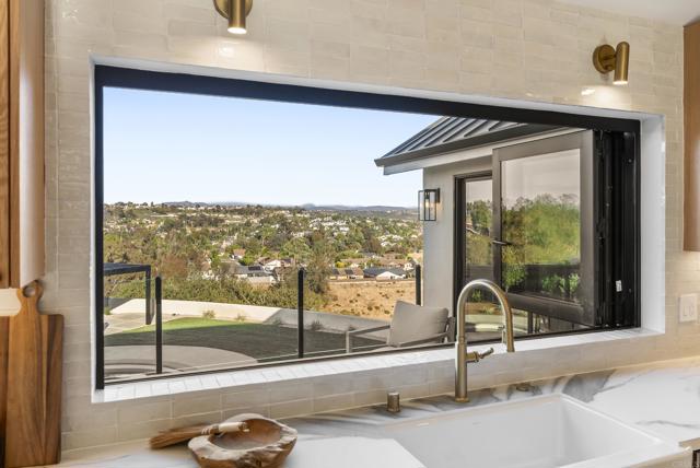 3920 Holly Brae, Carlsbad CA: https://media.crmls.org/mediaz/b960de1d-9004-4da6-89c2-74c9530f9041.jpg