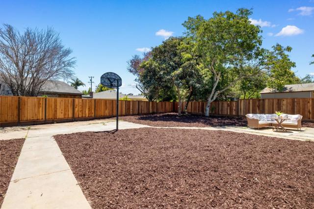 120 Abelia Way, East Palo Alto CA: https://media.crmls.org/mediaz/b960e09a-61eb-445b-a0e8-2cc21f8e4d40.jpg