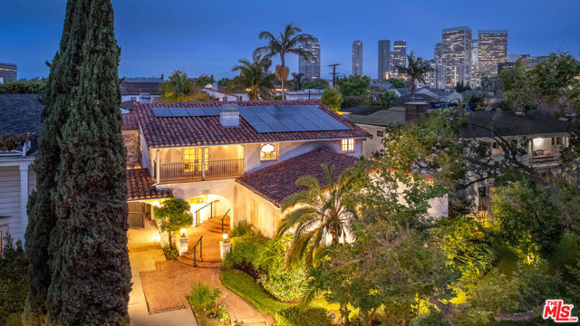 475 S Rodeo Drive, Beverly Hills CA: https://media.crmls.org/mediaz/b960f001-c52a-4b19-ae11-81f85afde7fa.jpg