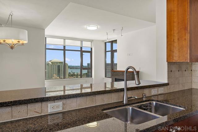 700 W E Street, San Diego CA: https://media.crmls.org/mediaz/b9611de0-0dbc-4522-a1ac-087f236eb999.jpg