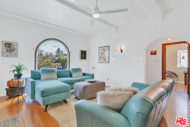 4183 6th Avenue, Los Angeles CA: https://media.crmls.org/mediaz/b9616bd8-b107-4d77-98fd-271e8c46bac3.jpg