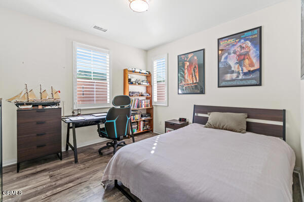 490 Jubilee Place, Santa Paula CA: https://media.crmls.org/mediaz/b961e557-2129-431d-a568-c972ff38d5e4.jpg