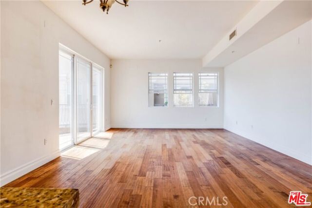 917 S New Hampshire Avenue, Los Angeles CA: https://media.crmls.org/mediaz/b961f0ad-32fe-4a40-9f22-238114bb5ed9.jpg