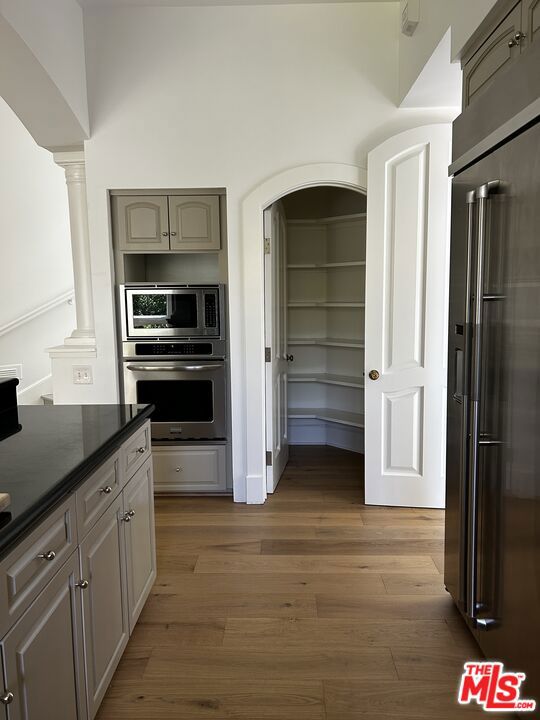 10515 Oaklawn Road, Los Angeles CA: https://media.crmls.org/mediaz/b962b052-d0e0-45a4-a935-7d7b2efe0c54.jpg