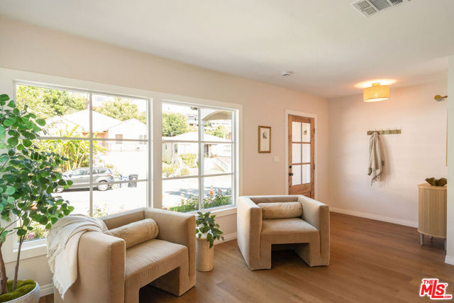 5103 Parkglen Avenue, Los Angeles CA: https://media.crmls.org/mediaz/b96312c4-5b67-4c0b-af9c-d5f72fdfeb95.jpg