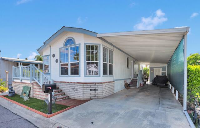 2300 E Valley Parkway, Escondido CA: https://media.crmls.org/mediaz/b9632b5e-c5cf-425b-afe5-aceb863a4898.jpg