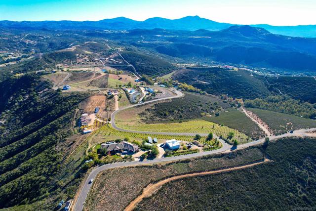 18408 Sweet Ln, Ramona CA: https://media.crmls.org/mediaz/b9635c33-2265-4e3d-84d4-c8db0c459a2b.jpg