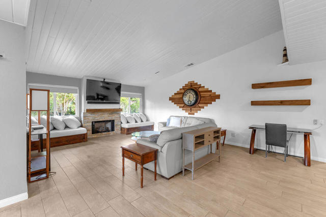 Image 6 of 47 For 40529 Meadow Lane