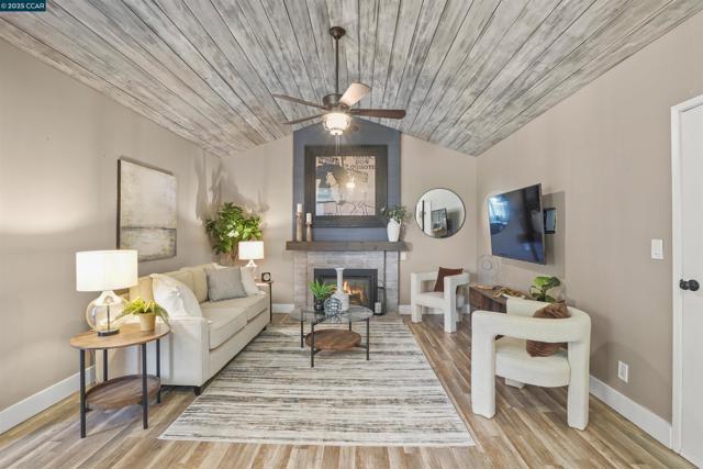 5665 Lewis Way, Concord CA: https://media.crmls.org/mediaz/b963d127-da0a-4b35-8d94-ed3b57ef51d4.jpg