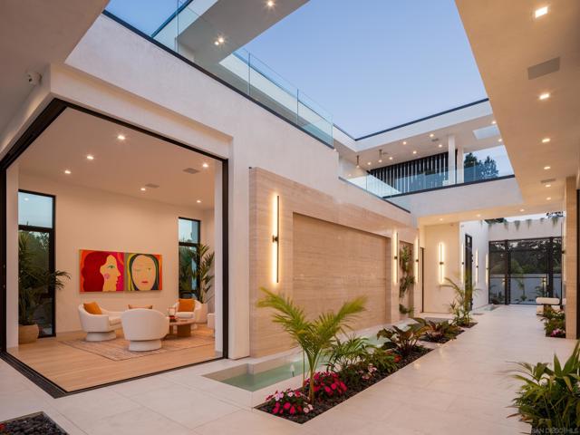 6283 La Jolla Scenic Drive S, San Diego CA: https://media.crmls.org/mediaz/b963e2e6-e790-495d-9aa1-7d14a79e55f8.jpg